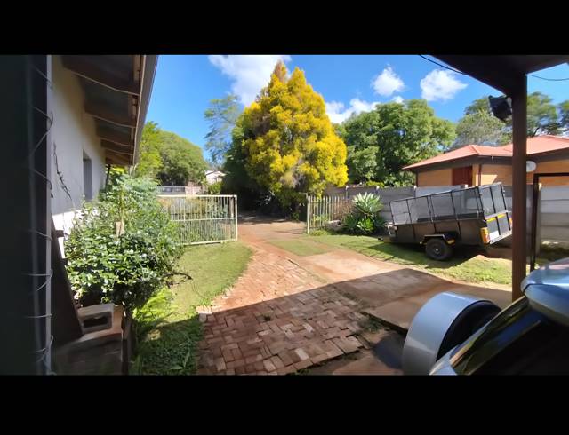 3 BEDROOM FREESTANDING FOR SALE IN SIGNAL HILL